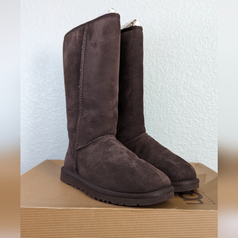 UGG W Classic Tall Chocolate